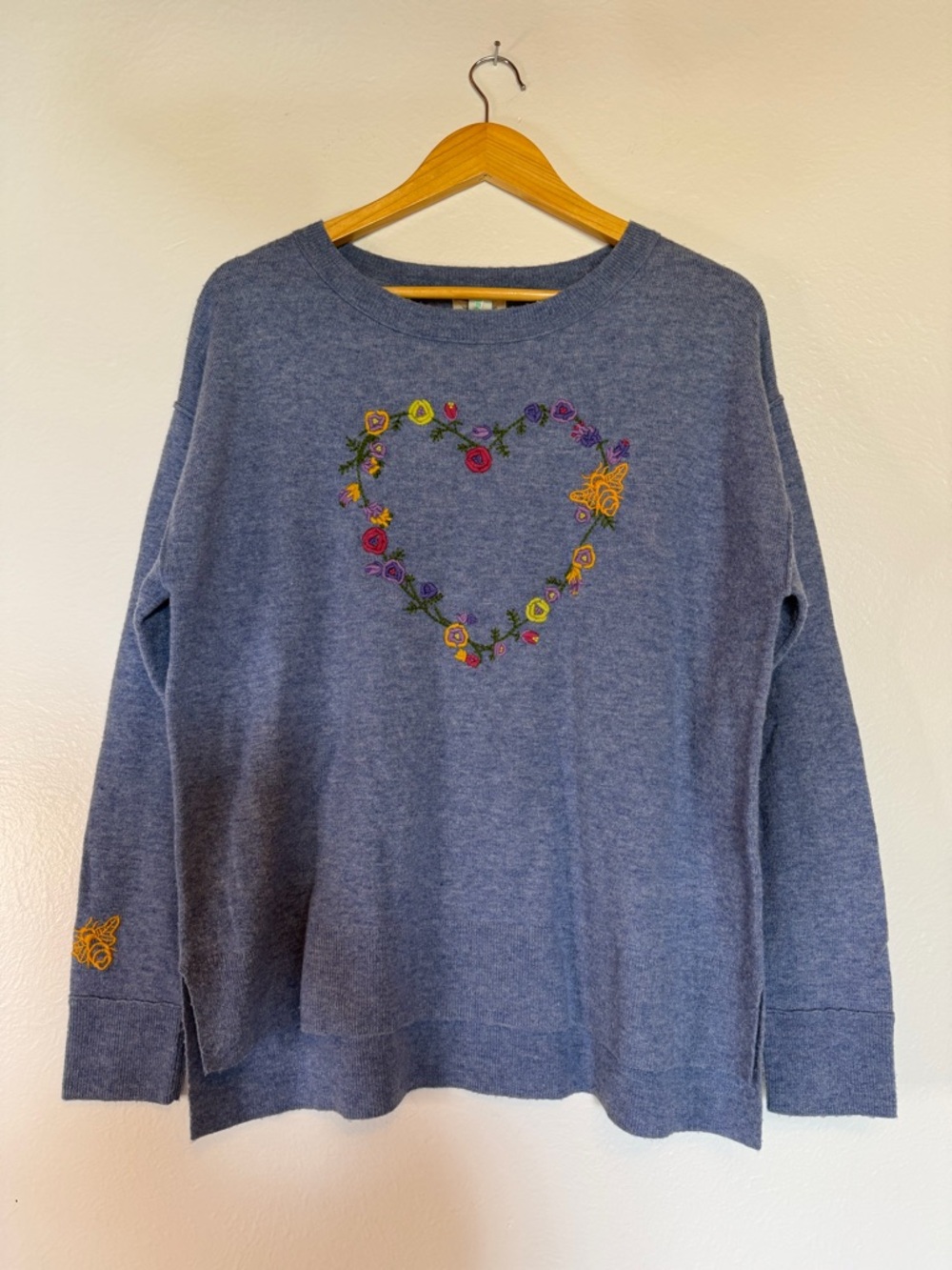 Sundance Embroidered Heart Crewneck Sweater size L